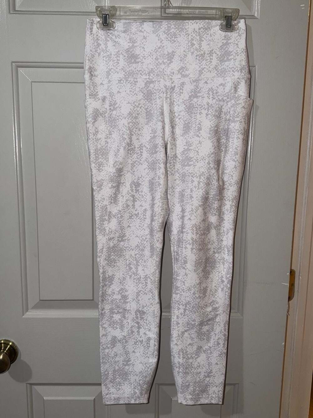 RBX Active Leggings M White Gray Snake Print Pockets